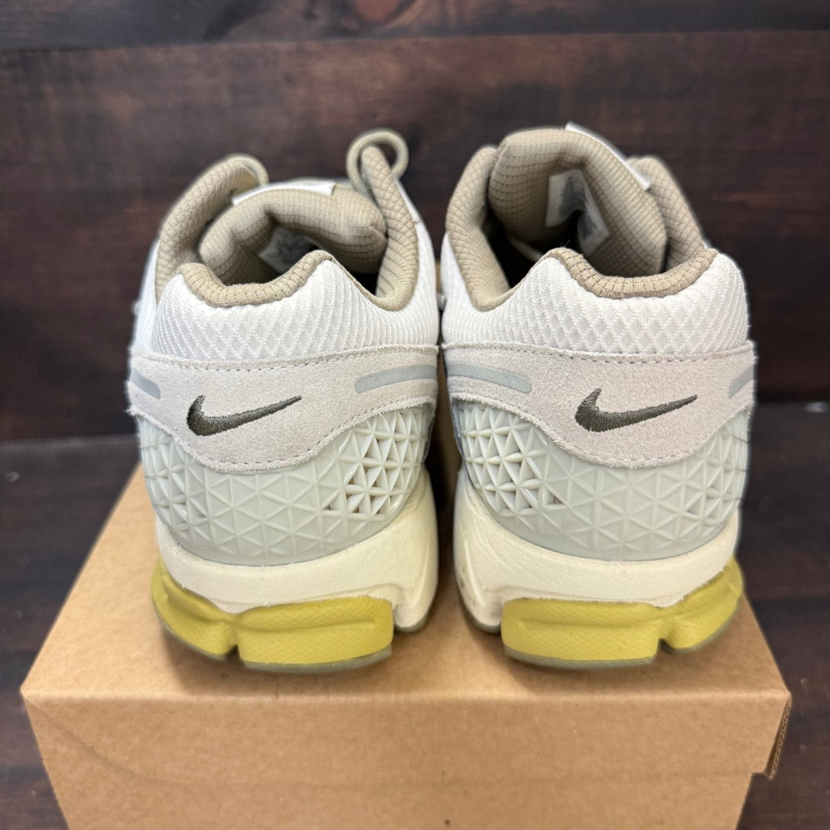 Nike Zoom Vomero 5 SP Light Bone Neutral Olive Size 12 (Pre-Owned) - Image 3