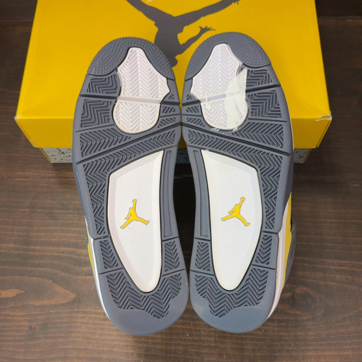 Jordan 4 Retro Lightning (2021) - Image 6
