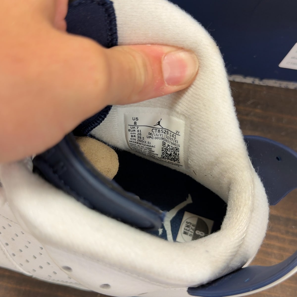 Jordan 6 Retro Midnight Navy (2022) Size 8 (Pre-Owned) - aux