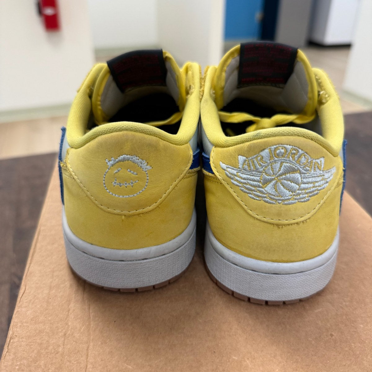 Jordan 1 Retro Low OG SP Travis Scott Canary (Women's) Size 8.5W (Pre-Owned) - Image 3