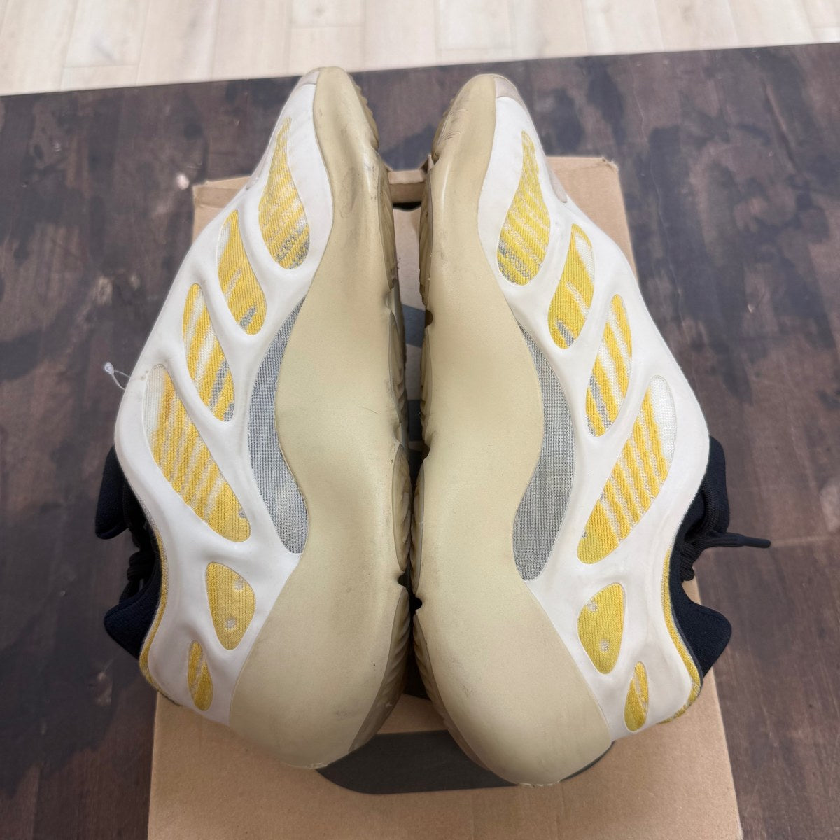 adidas Yeezy 700 V3 Safflower - Image 4