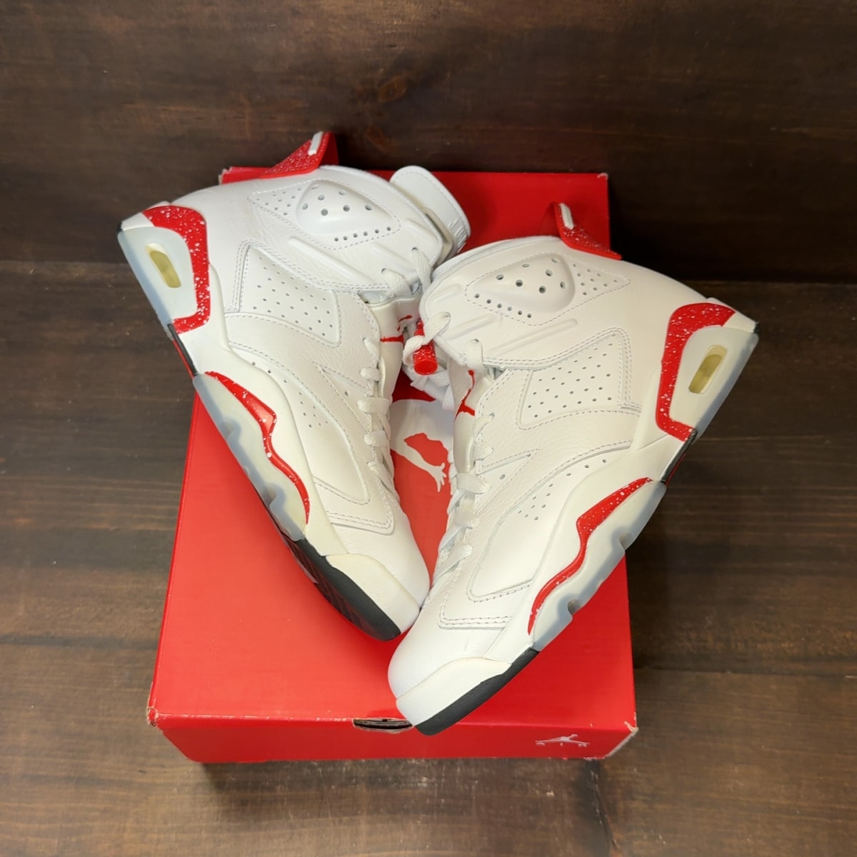Jordan 6 Retro Red Oreo Size 7 (Pre-Owned) - Image 2