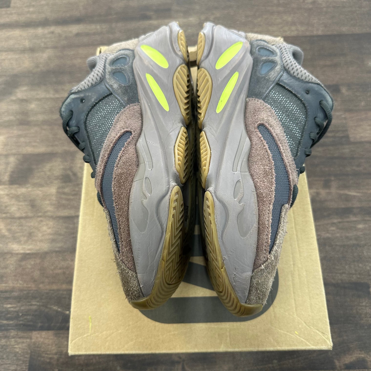 Mauve Yeezy 700 (USED)
