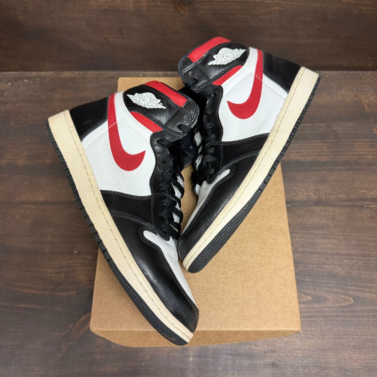 Jordan 1 Retro High Black Gym Red Size 11 (Pre-Owned) - Image 2