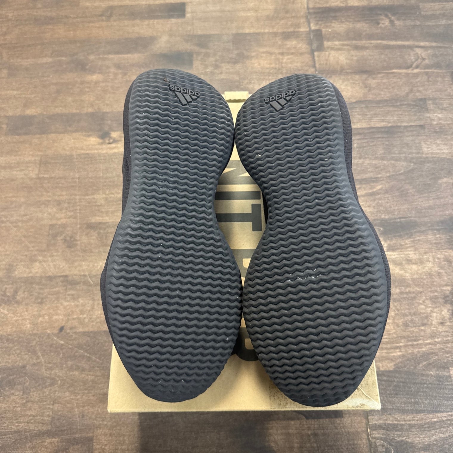 Stone Carbon Yeezy Knit Runner (USED)