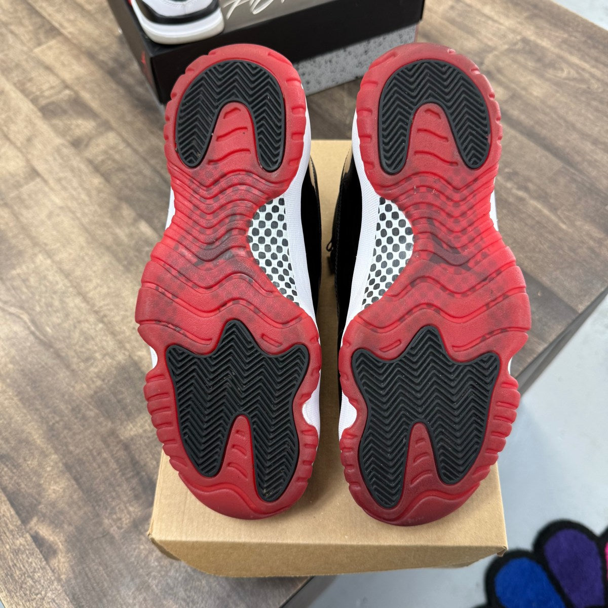 Jordan 11 Retro Playoffs Bred (2019) Size 9 (Pre-Owned) - Image 5