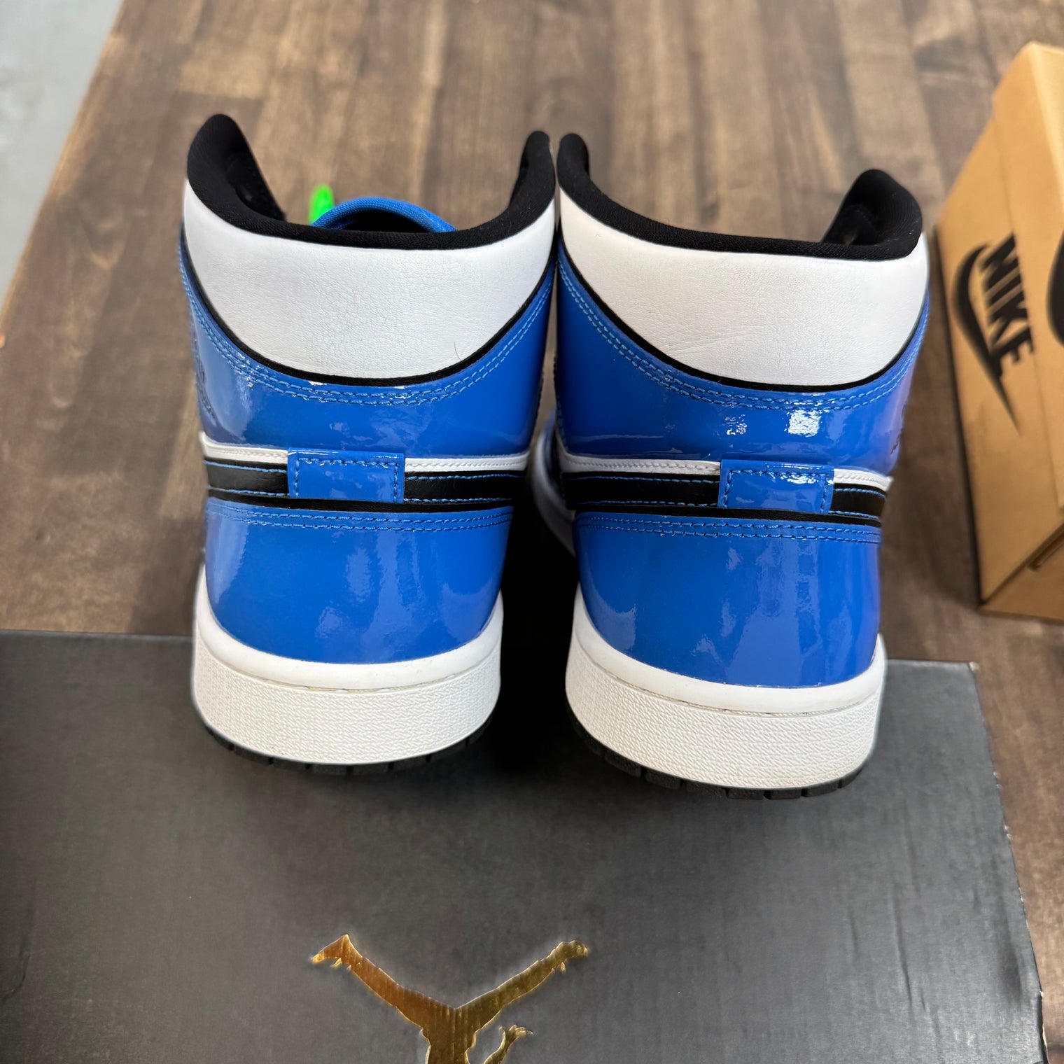 Signal Blue Jordan 1 Mid (USED)
