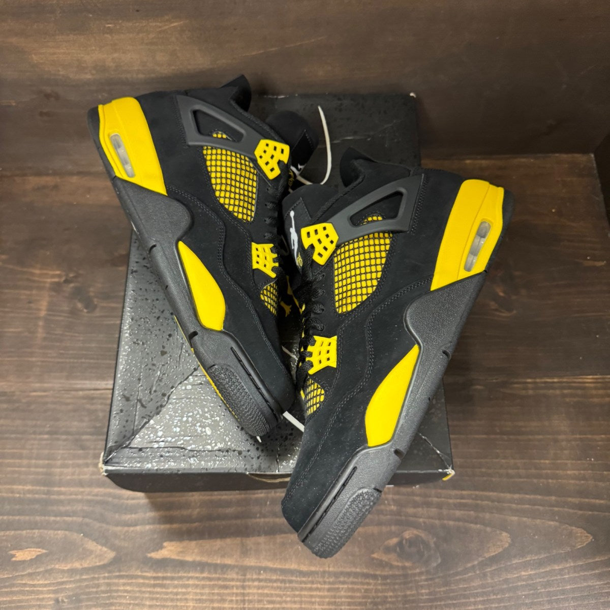 Jordan 4 Retro Thunder (2023) - Image 2