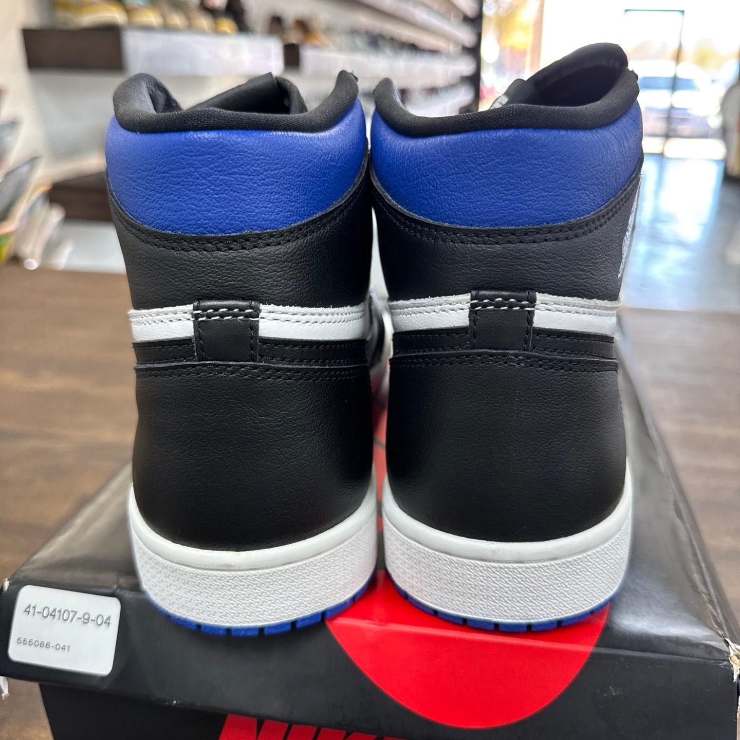 Royal Toe Jordan 1 Retro High (Damaged box, markings)