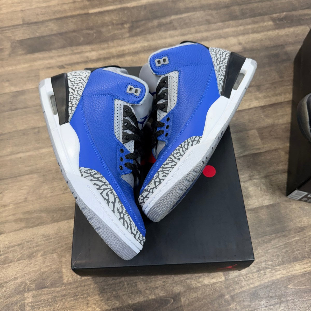 Jordan 3 Retro Varsity Royal Cement - Image 1
