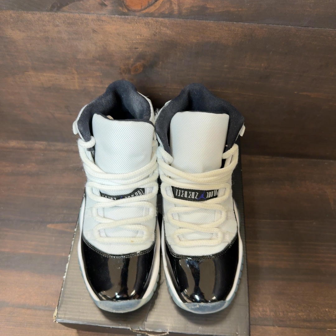 Jordan 11 Retro Concord (2018) (GS) Size 4.5Y (Pre-Owned) - Image 3