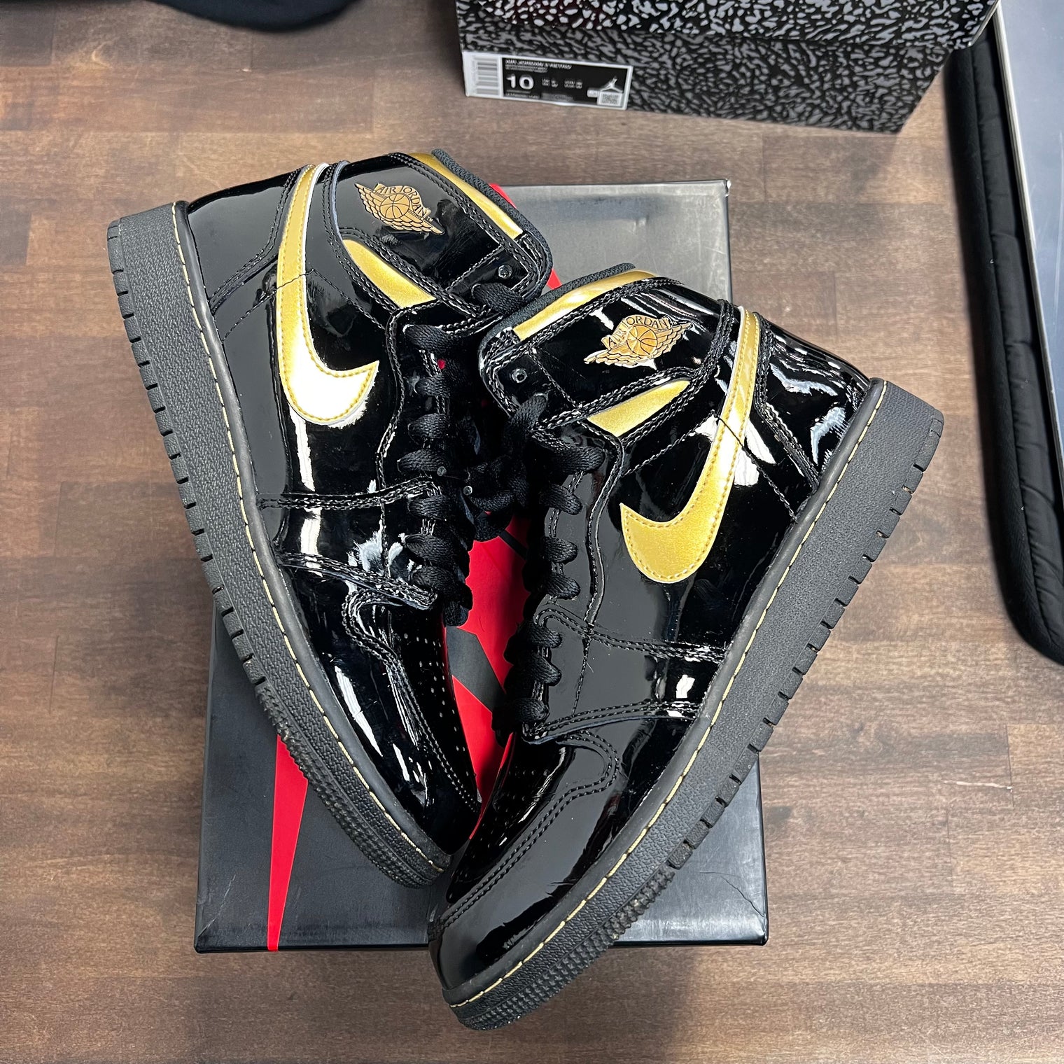 Black Metallic Gold Jordan 1 High (GS) (USED)