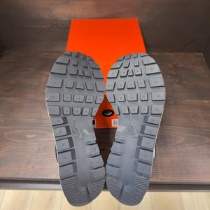 Nike Vaporwaffle sacai Black White - Image 7