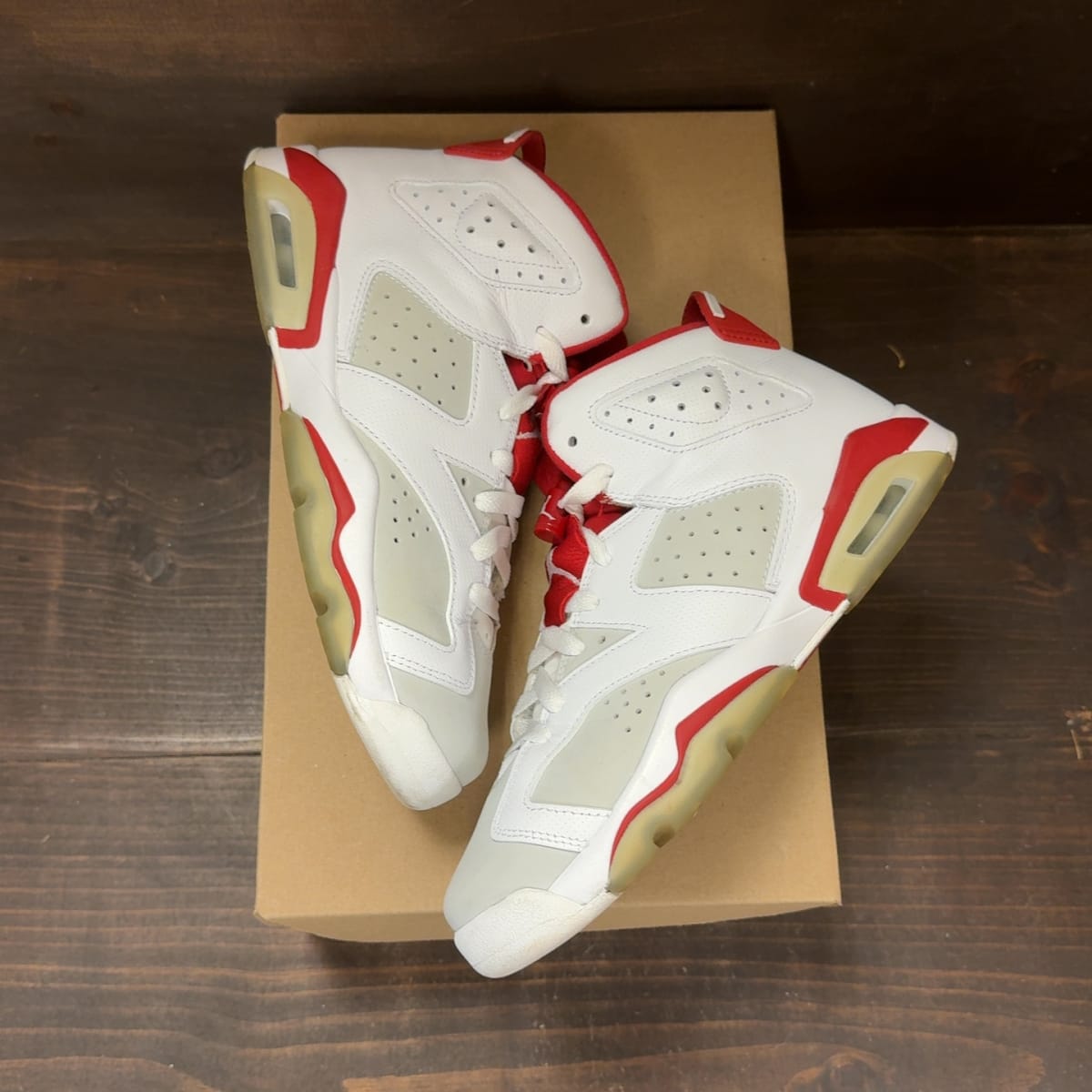 Jordan 6 Retro Alternate Hare (GS) Size 7Y (Pre-Owned) - back