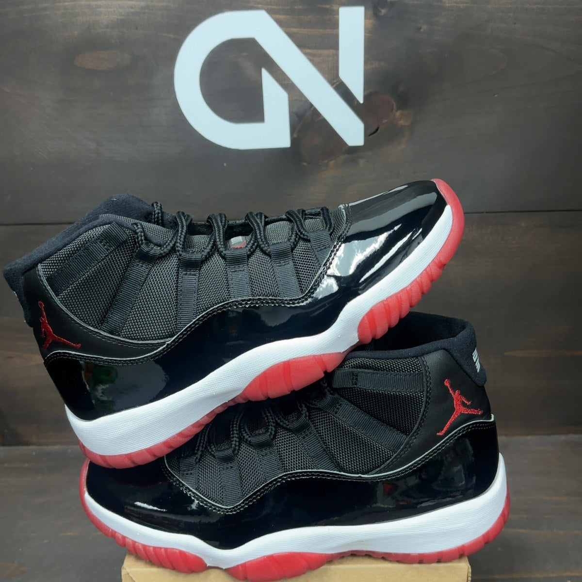 Jordan 11 Retro Playoffs Bred (2019) Size 9 (Pre-Owned) - Image 1