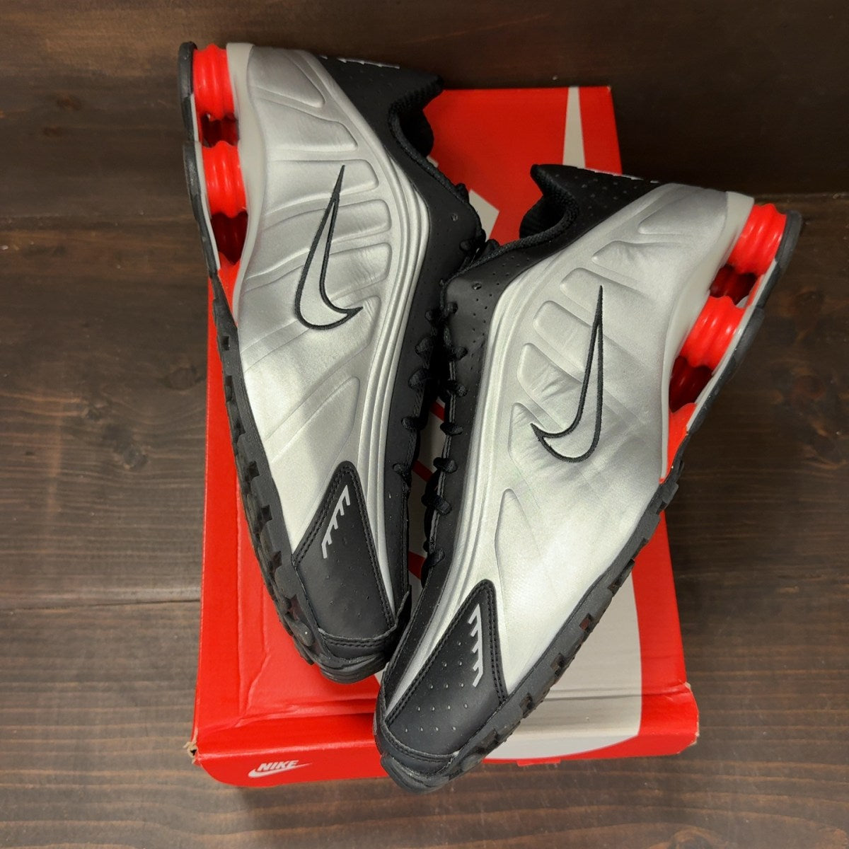 Nike Shox R4 Black Metallic Silver (2025) - Image 2