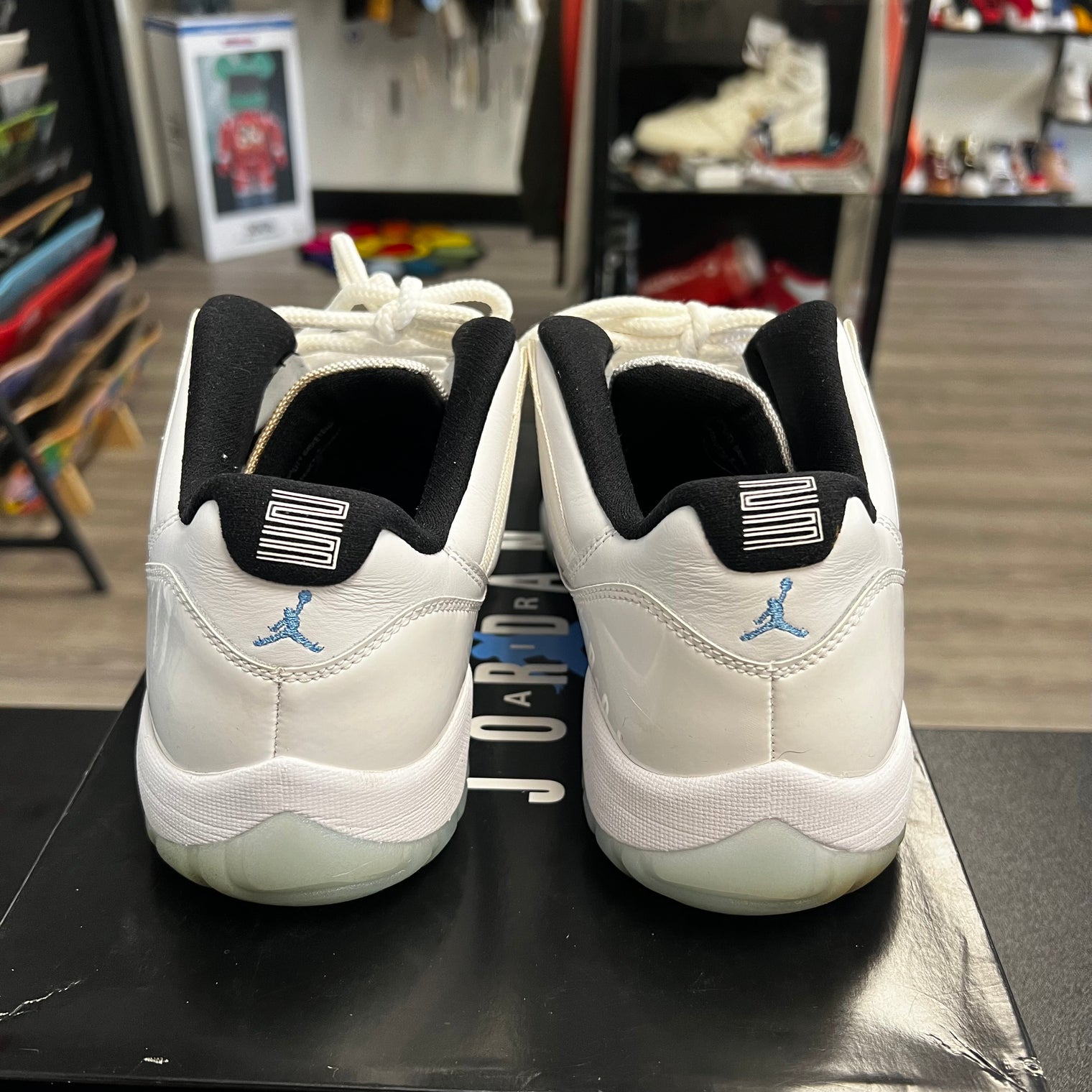 Jordan 11 Low Legend Blue (USED)