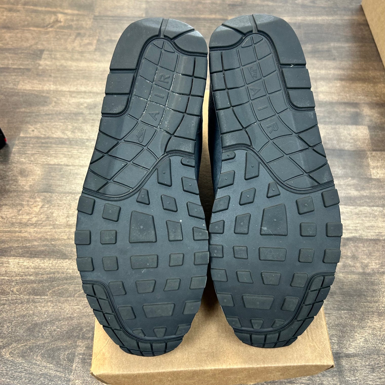 Anthracite Air Max 1 (2018) (USED, No Box)