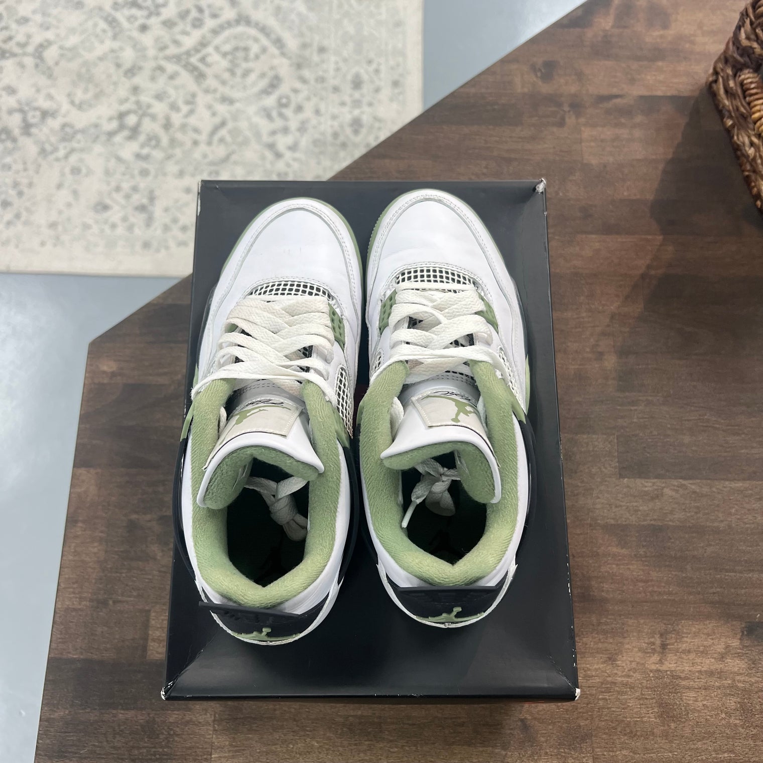 Seafoam Jordan 4 Retro (USED)
