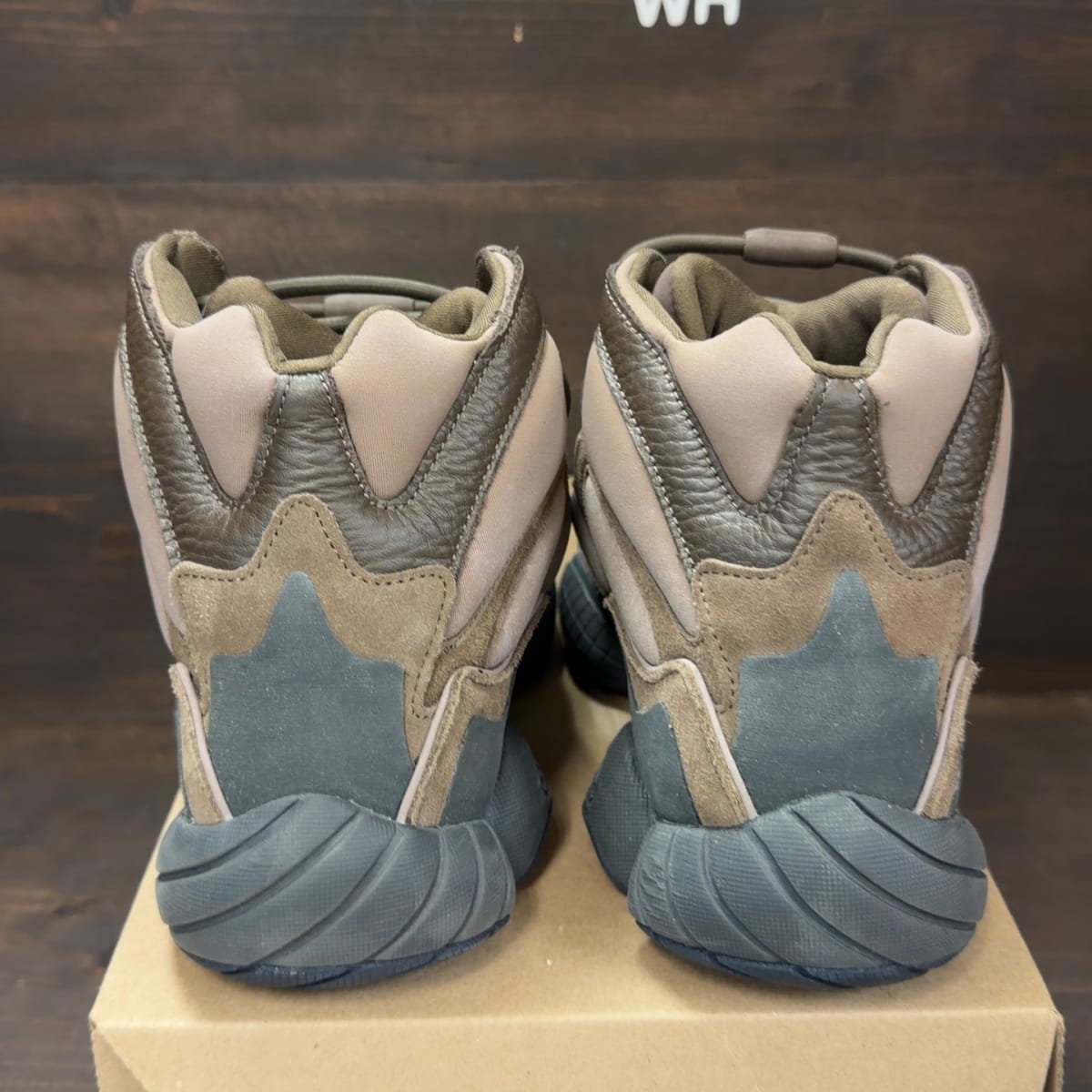 adidas Yeezy 500 High Taupe Black Size 7.5 (Pre-Owned) - aux