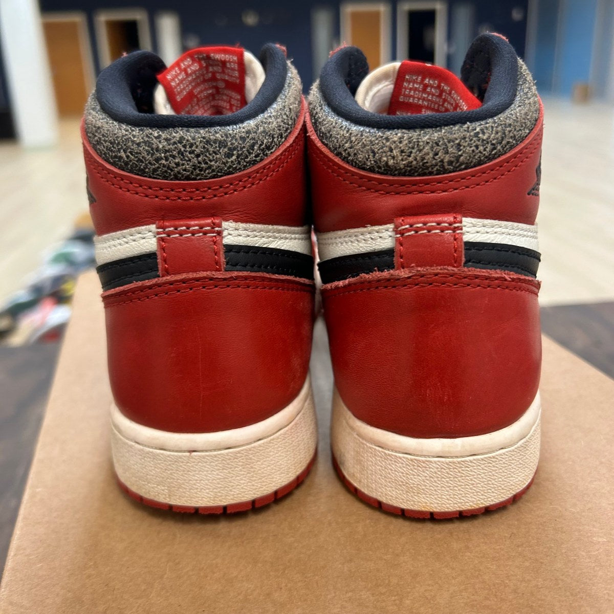 Jordan 1 Retro High OG Chicago Lost and Found (GS) Size 4Y (Pre-Owned) - Image 4