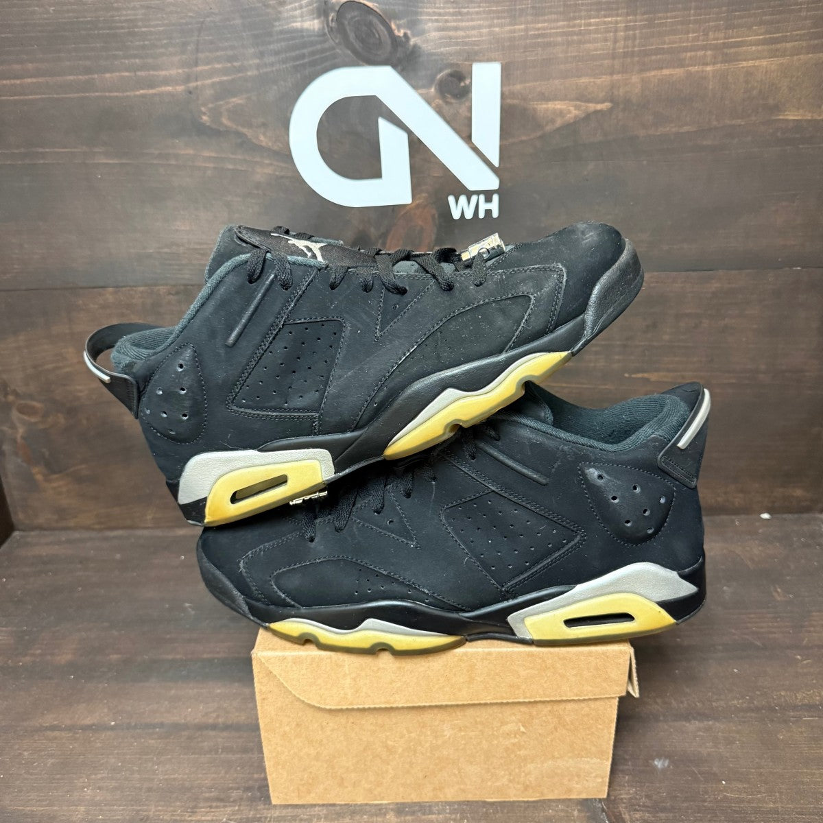 Jordan 6 Retro Low Chrome (2015) Size 13 (Pre-Owned) - Image 1