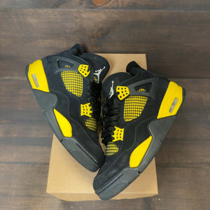 Jordan 4 Retro Thunder (2023) Size 9 (Pre-Owned) - Image 2