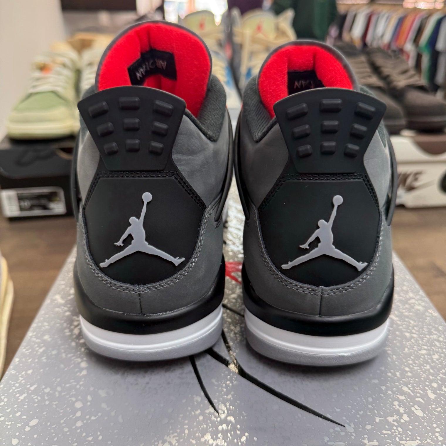 Infrared Jordan 4 Retro (USED)