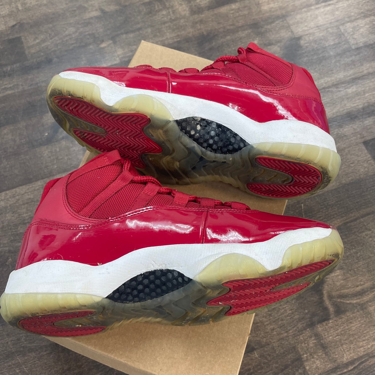 Win like 96 Jordan 11 (USED, No Box)