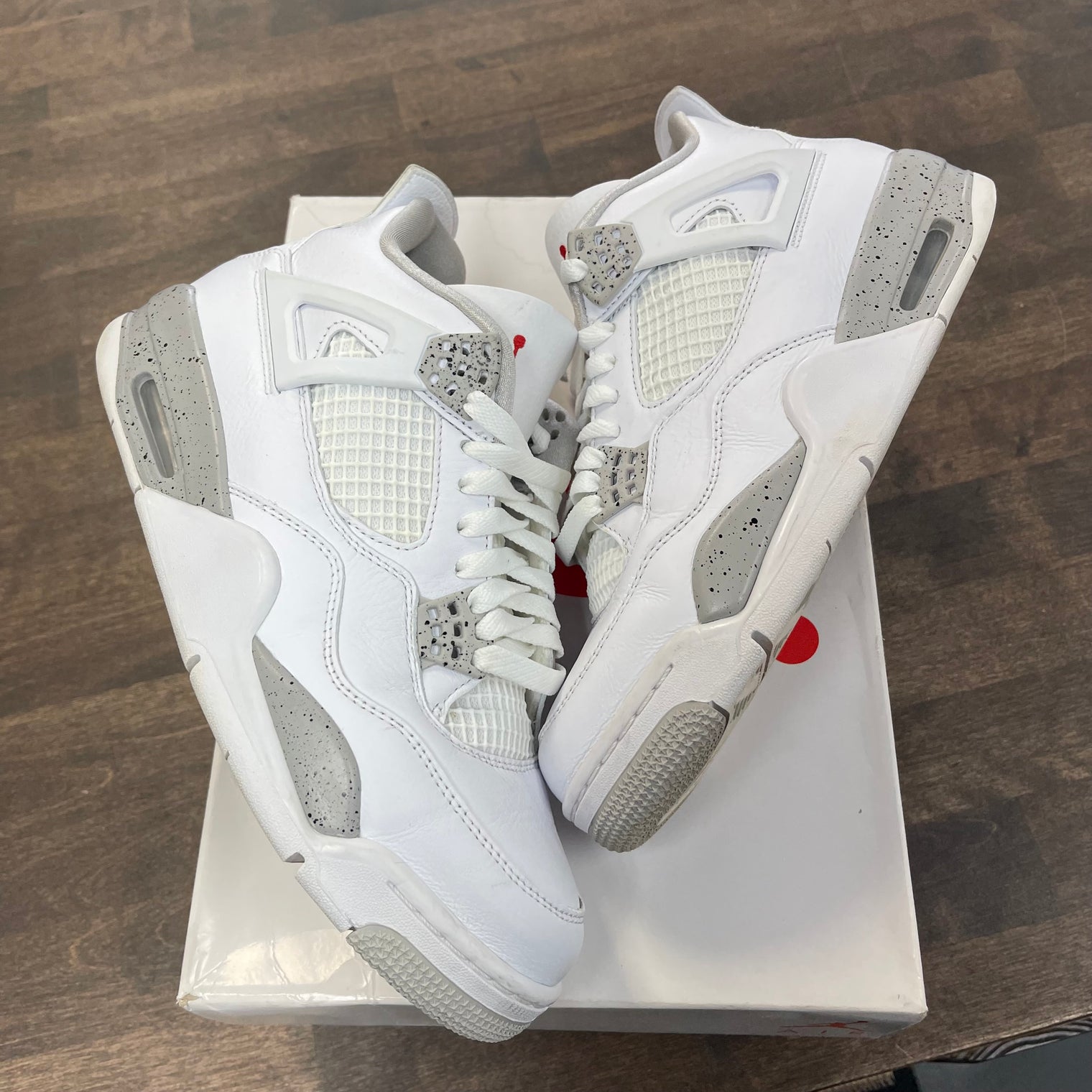 White Oreo Jordan 4 (USED)