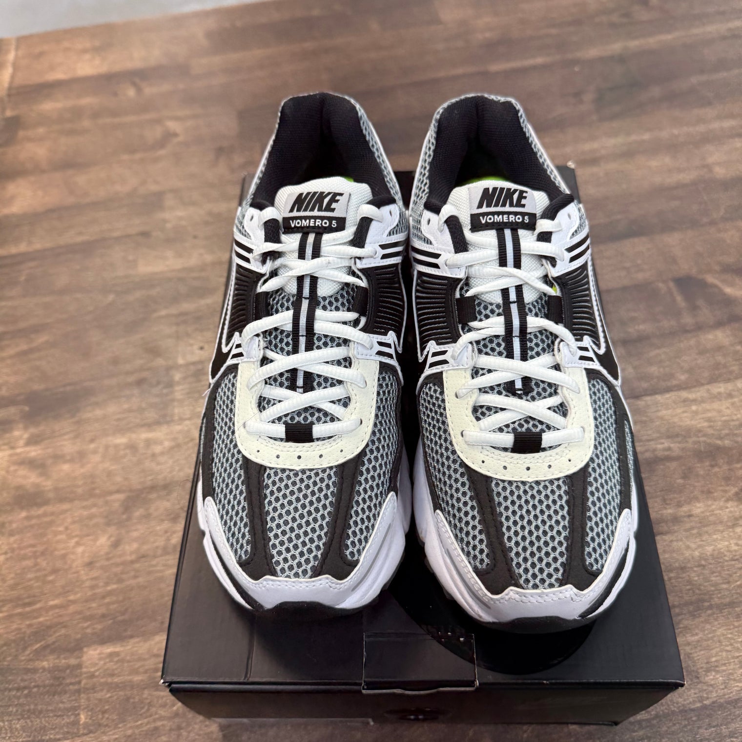 Dark Grey Black White Vomero 5 SE SP (USED)
