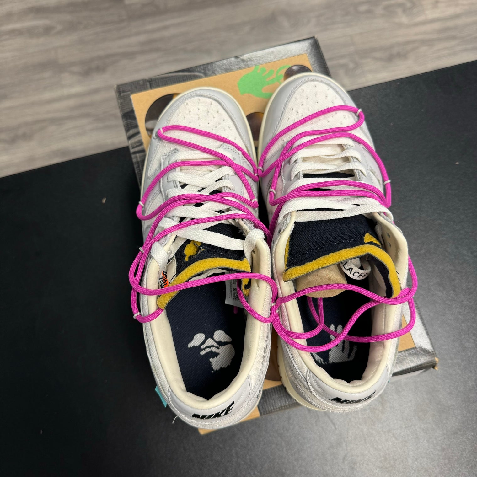 Lot 30 Off White Dunk Low (USED)