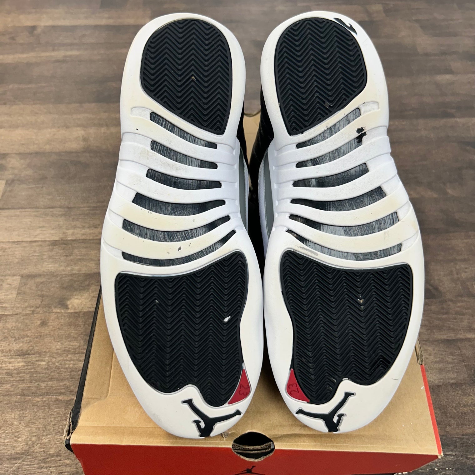 Playoff Jordan 12 (USED)
