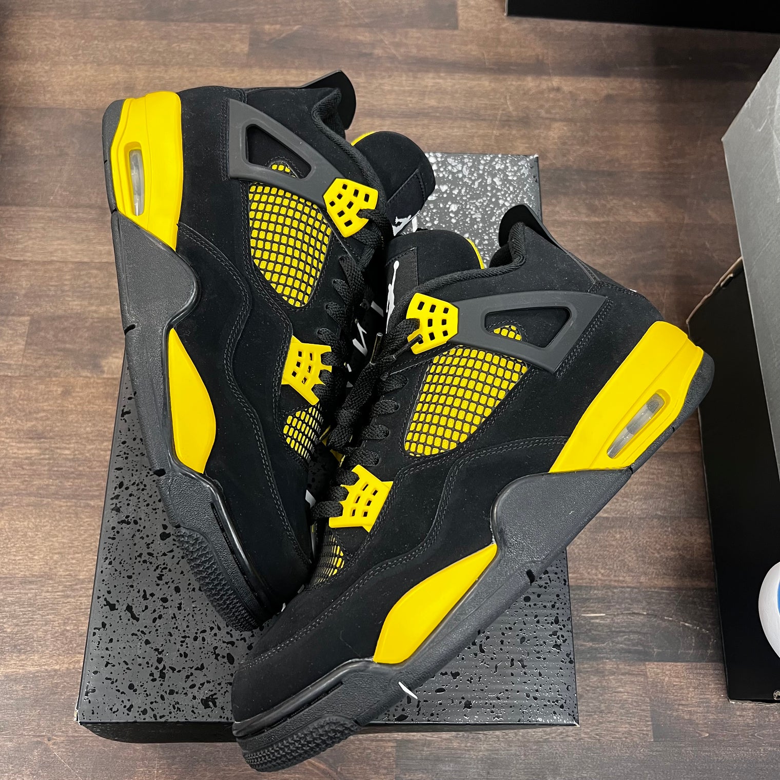Yellow Thunder Jordan 4 (USED)