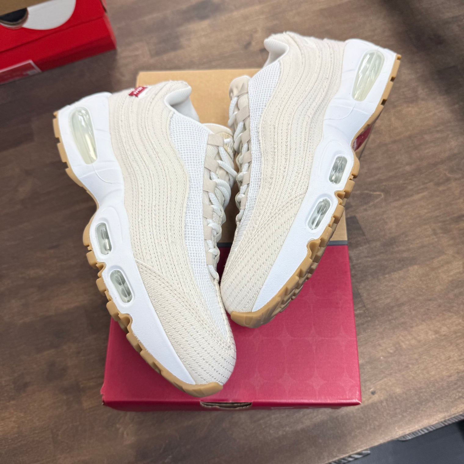 Levis Light Orewood Brown Air Max 95 (USED)