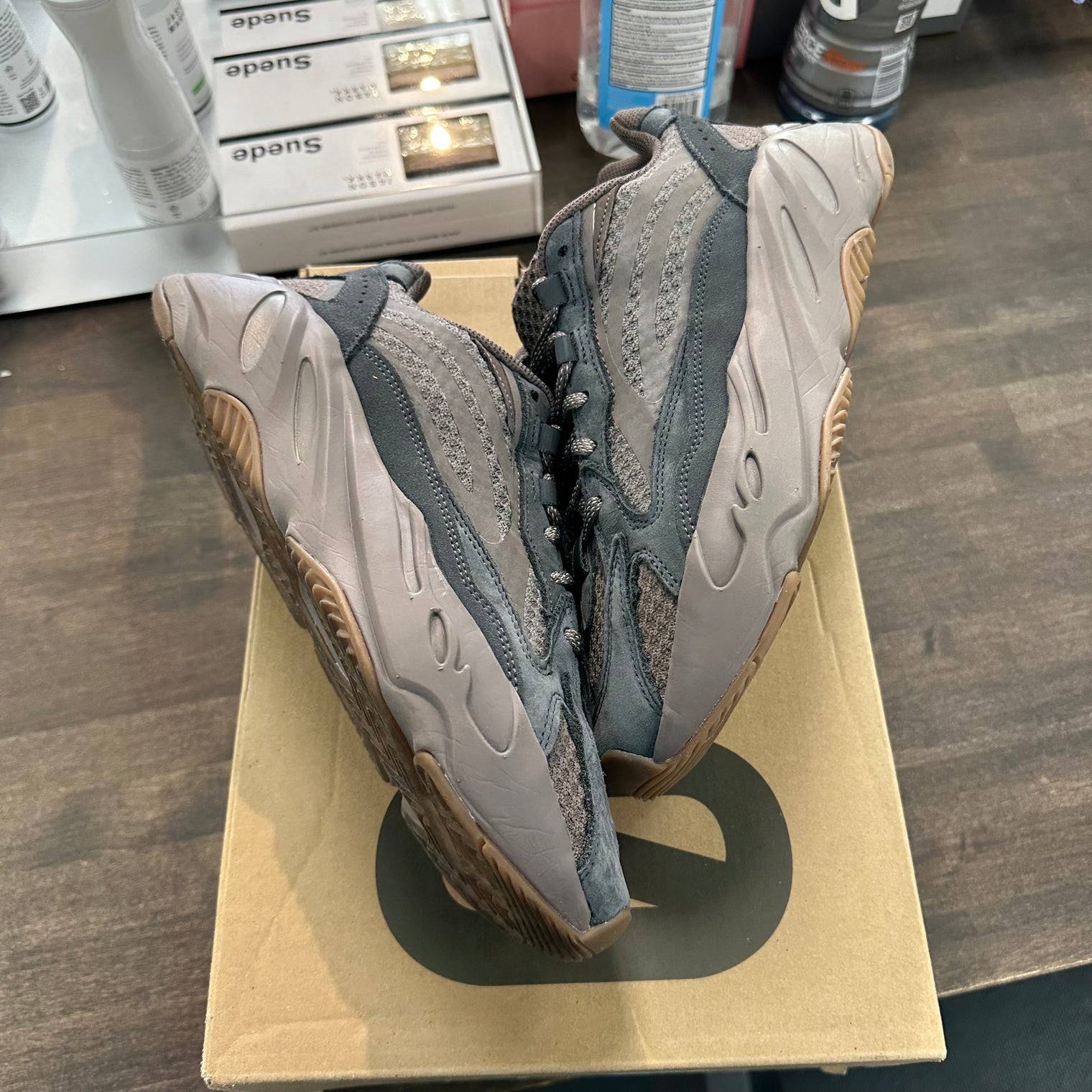 Mauve Yeezy 700 V2 (USED)