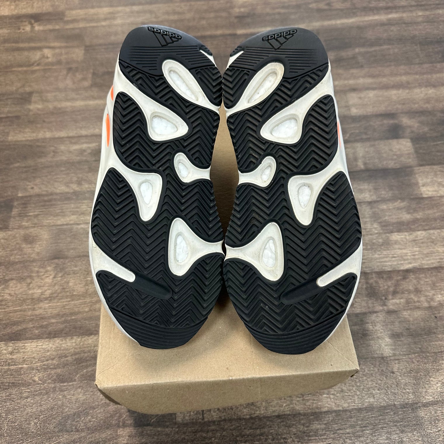 Adidas Yeezy Boost 700 Wave Runner (USED)