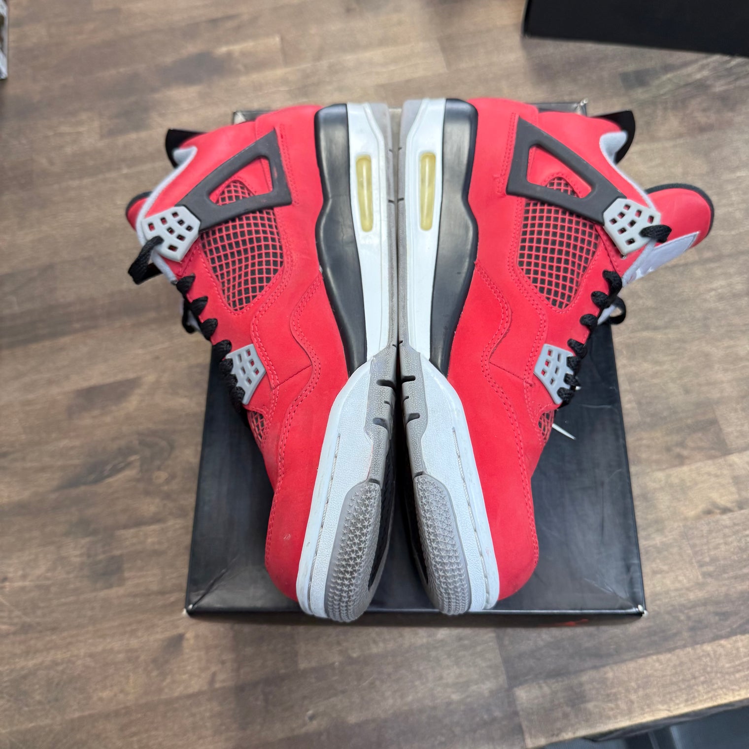 Toro Jordan 4 Retro (USED)
