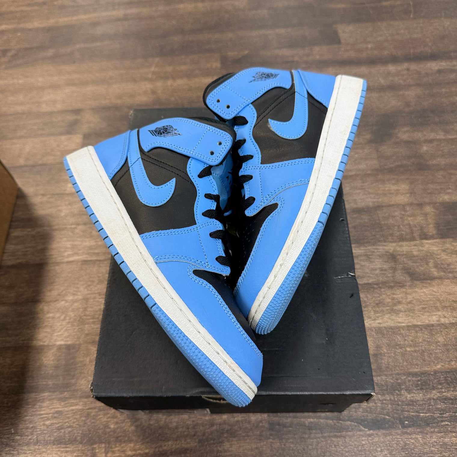 (GS) University Blue Black Jordan 1 Mid (USED)