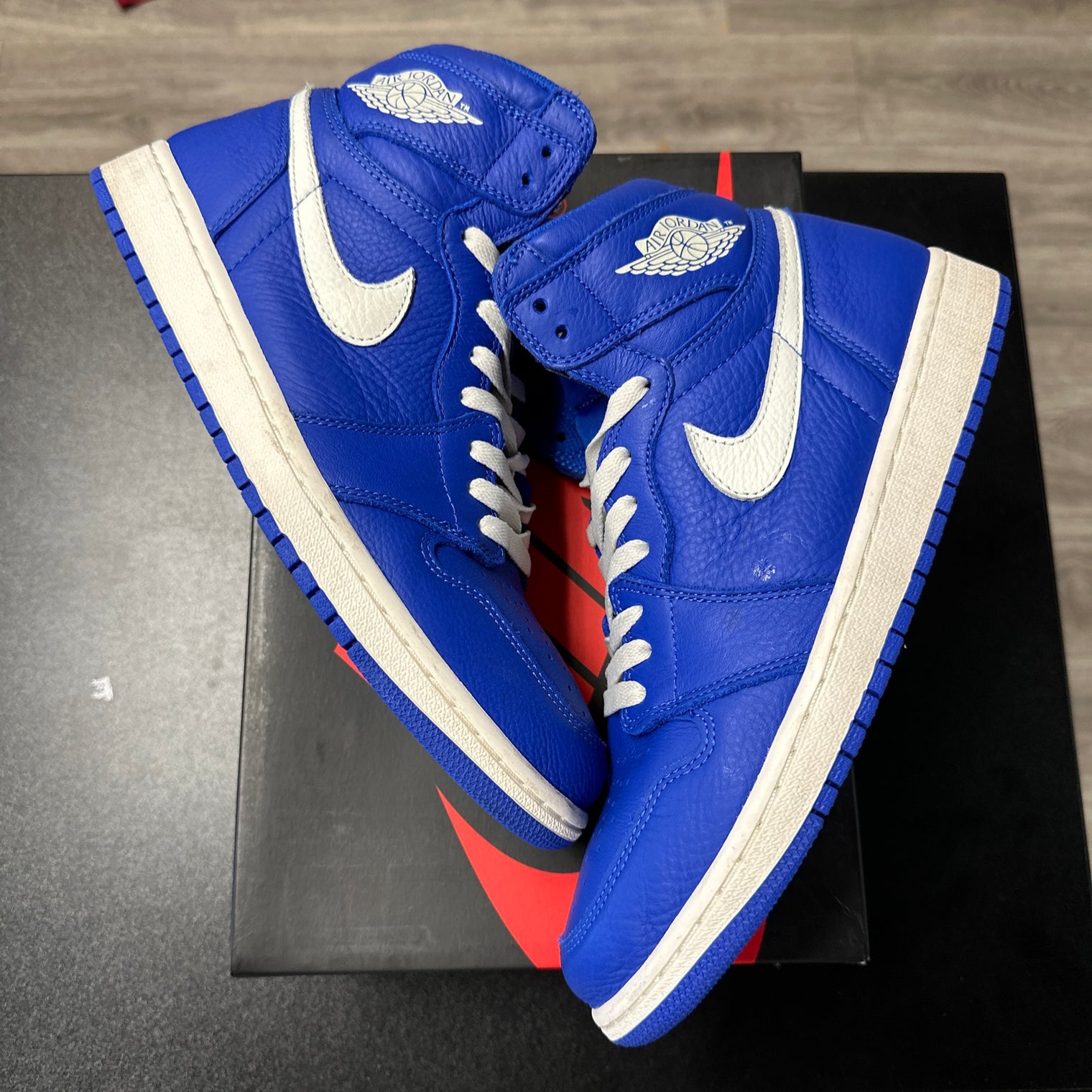 White Hyper Royal Jordan 1 High (USED)