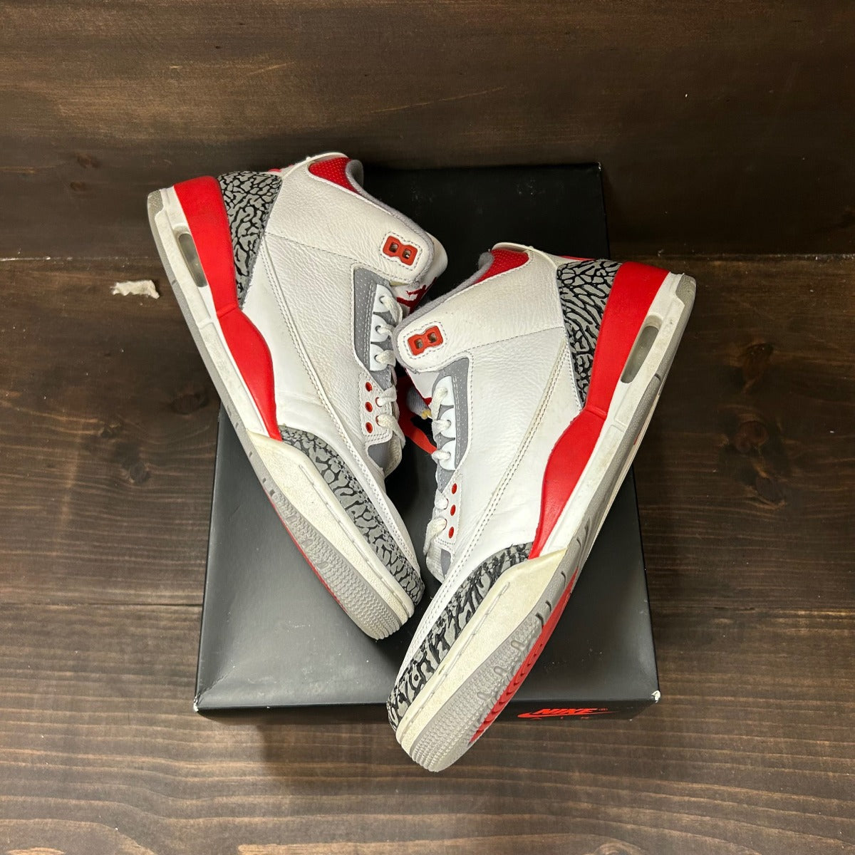Jordan 3 Retro Fire Red (2022) - Image 2