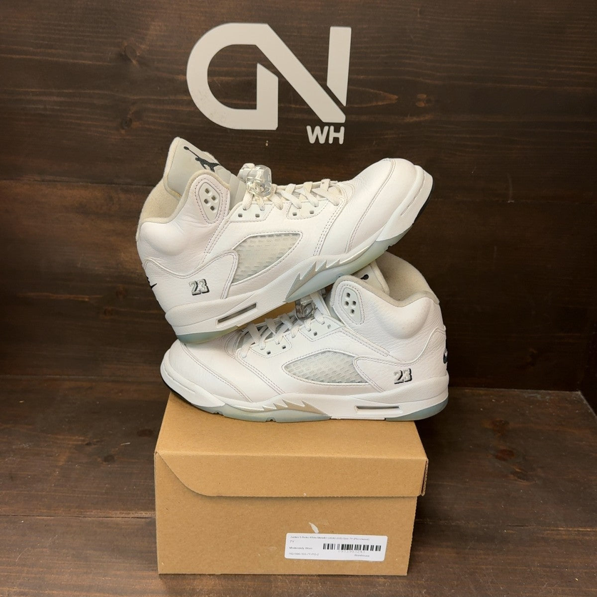 Jordan 5 Retro White Metallic (2026) (GS) Size 7Y (Pre-Owned) - Image 1