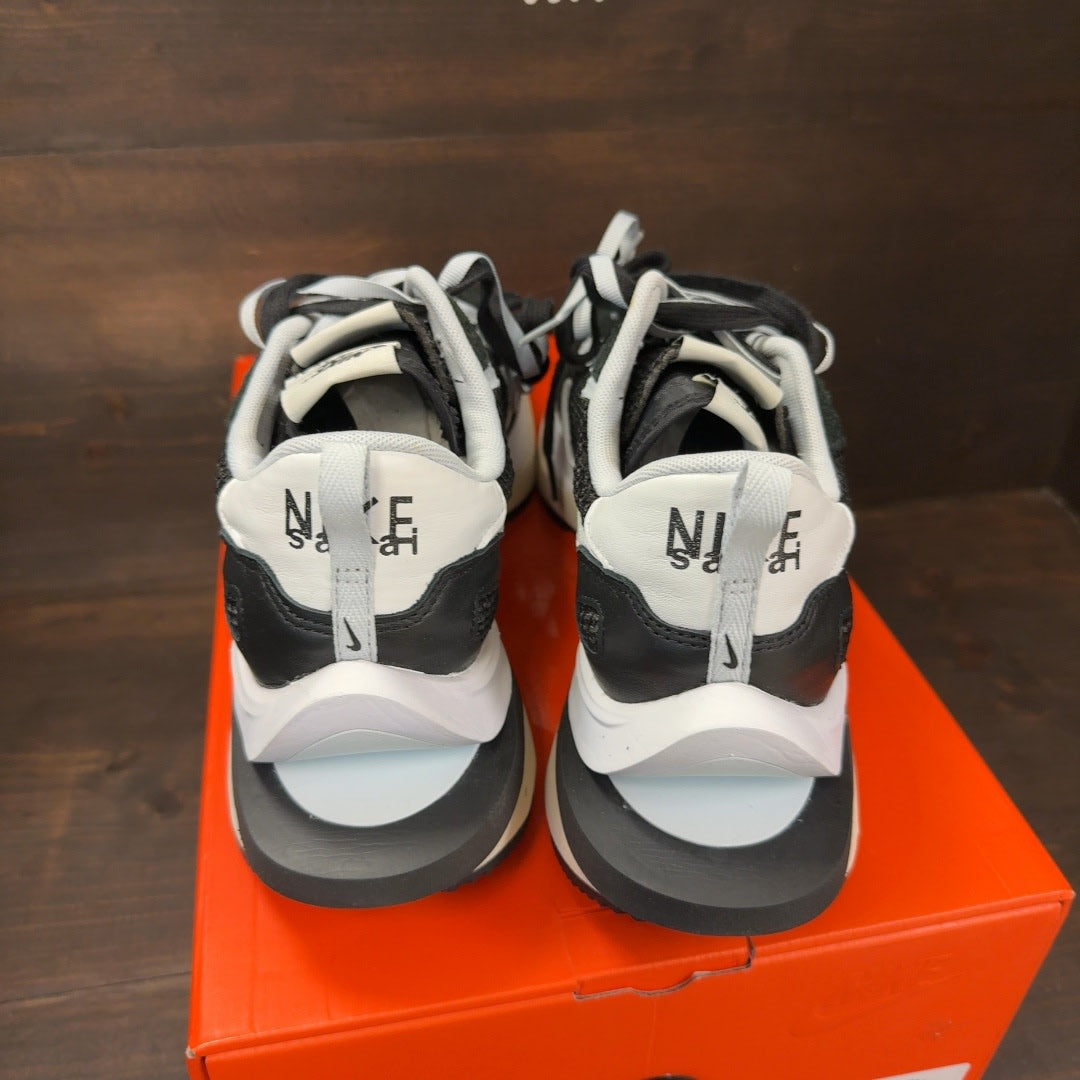 Nike Vaporwaffle sacai Black White - Image 4