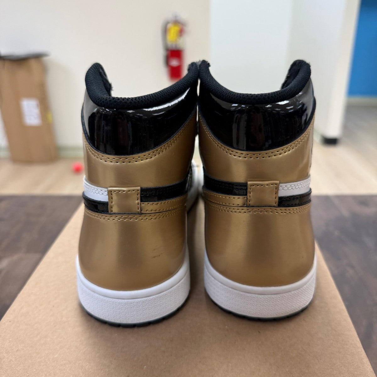 Jordan 1 Retro High NRG Patent Gold Toe Size 7 (Pre-Owned) - Image 3