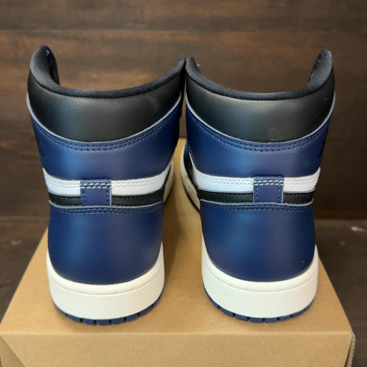 Jordan 1 Retro High OG Midnight Navy Size 9 - Image 5