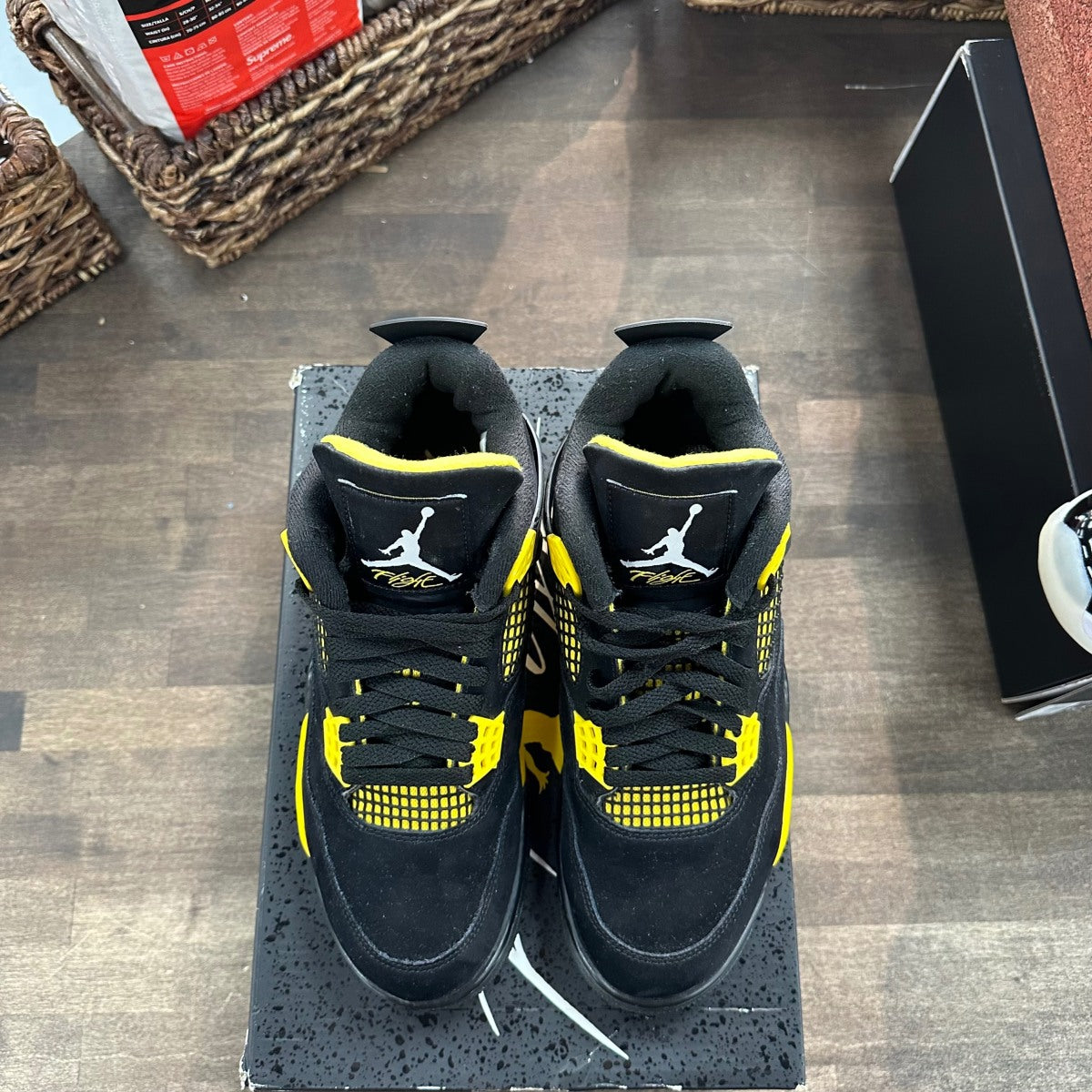 Jordan 4 Retro Thunder (2023) - Image 2