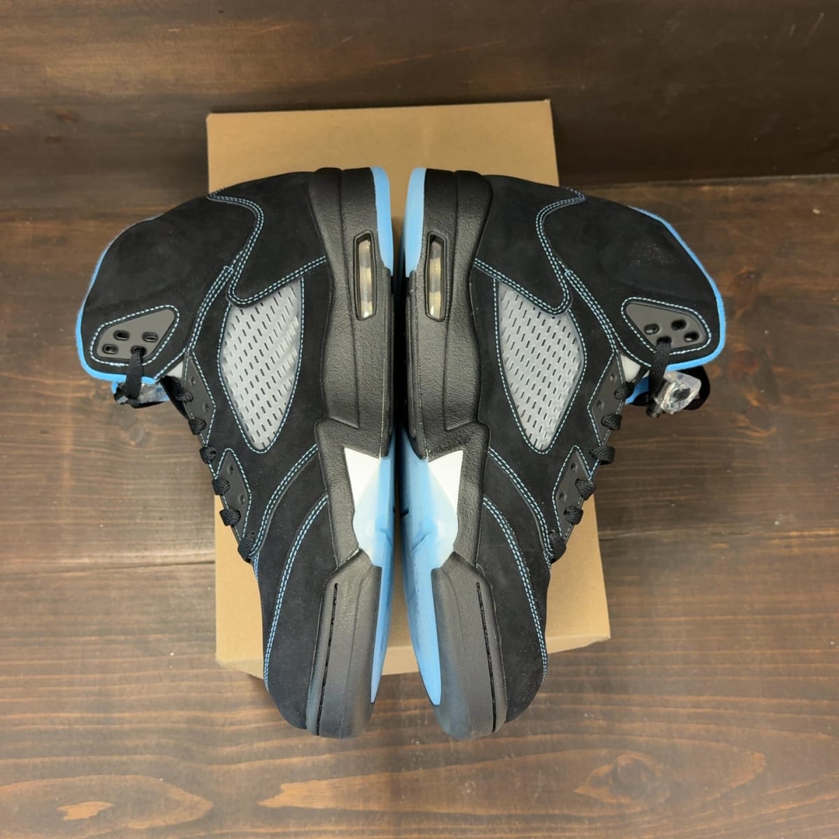 Jordan 5 Retro Black University Blue (2026) Size 13 - aux