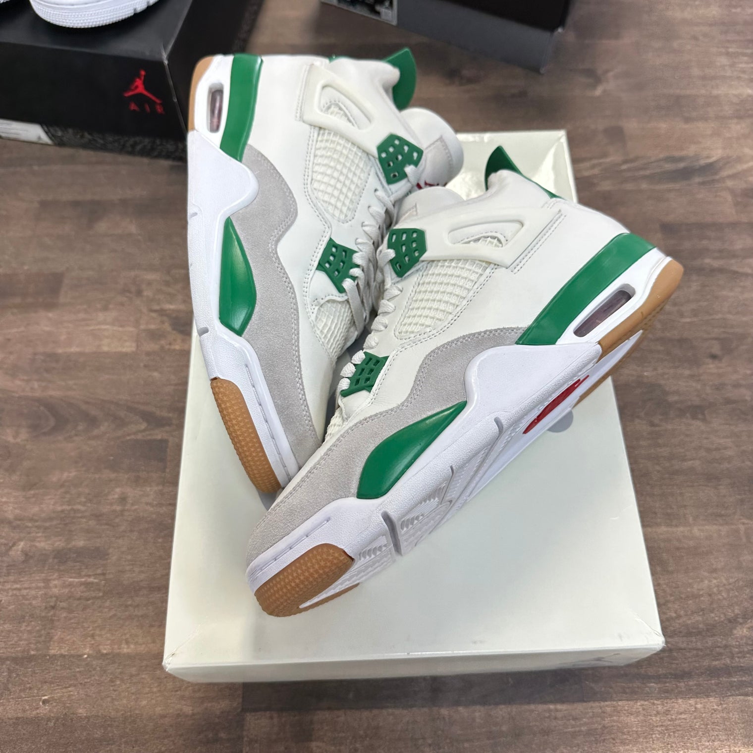 Pine Green SB Jordan 4 Retro (USED)