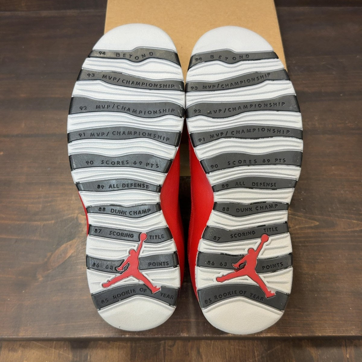 Jordan 10 Retro Bulls Over Broadway Size 10.5 - Image 6