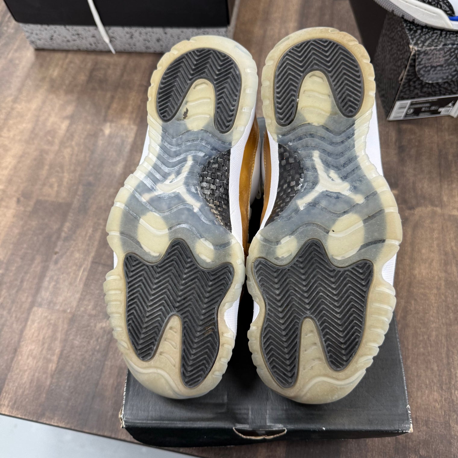 Closing Ceremony Jordan 11 Retro Low (USED)